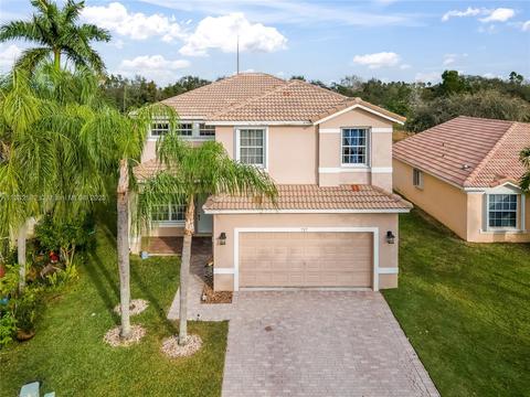 717 SW 117th Ave, Pembroke Pines, FL 33025