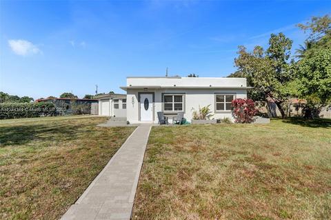 681 E 12th Pl, Hialeah, FL 33010 photo 3