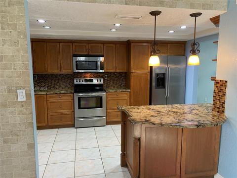 8150 W 8th Ct, Hialeah, FL 33014 photo 10