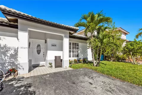 18674 NW 52nd Path, Miami Gardens, FL 33055 photo 1