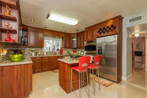 781 E 46th St, Hialeah, FL 33013 photo 6
