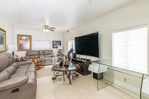 781 E 46th St, Hialeah, FL 33013 photo 9