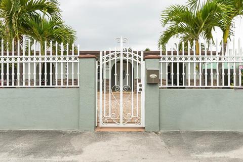 781 E 46th St, Hialeah, FL 33013 photo 3