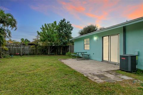 4583 SE Ontario Dr, Stuart, FL 34997 photo 2