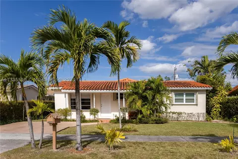 10435 SW 5th St, Sweetwater, FL 33174
