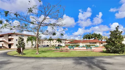 5300 Washington St #Q302, Hollywood, FL 33021