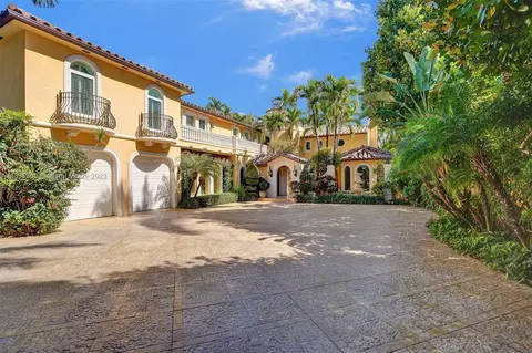 5369 Pine Tree Dr, Miami Beach, FL 33140