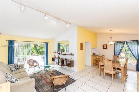 6060 NW 199th St, Hialeah, FL 33015 photo 12