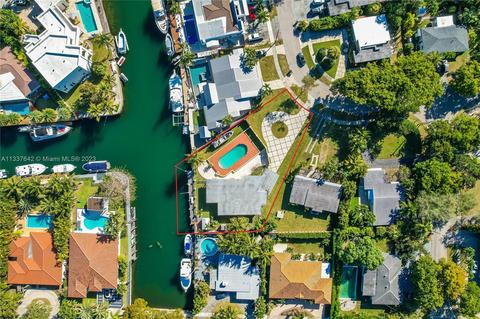 1800 Hibiscus Dr, North Miami, FL 33181