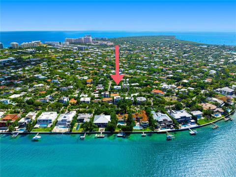 View/Area - 345 Harbor Ct, Key Biscayne, FL 33149 photo 1 of 11