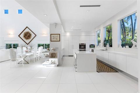 Kitchen - 345 Harbor Ct, Key Biscayne, FL 33149 photo 2 of 2