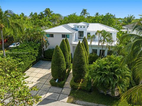Exterior - 345 Harbor Ct, Key Biscayne, FL 33149 photo 2 of 4