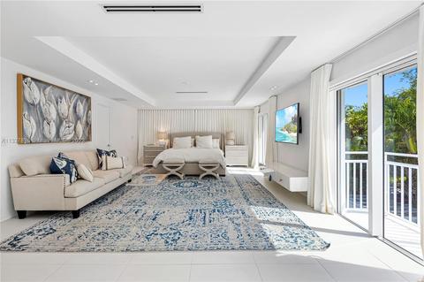 Bedroom - 345 Harbor Ct, Key Biscayne, FL 33149 photo 6 of 9