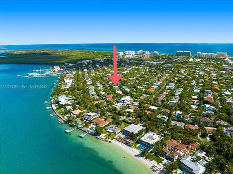 View/Area - 345 Harbor Ct, Key Biscayne, FL 33149 photo 9 of 11