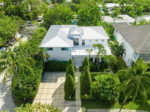 View/Area - 345 Harbor Ct, Key Biscayne, FL 33149 photo 3 of 11
