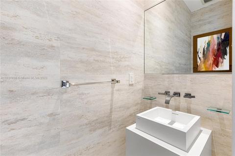 Bath - 345 Harbor Ct, Key Biscayne, FL 33149 photo 5 of 5