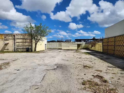 3676 NW 47th St, Miami, FL 33142