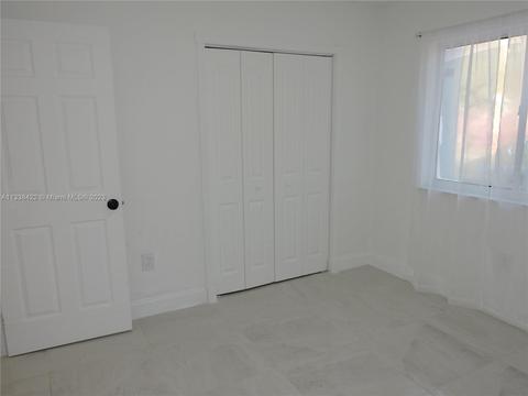 6440 W 24th Ct, Hialeah, FL 33016 photo 8