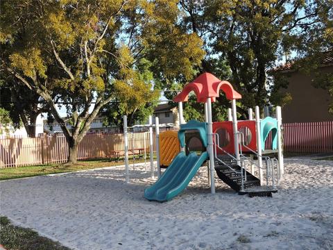 6440 W 24th Ct, Hialeah, FL 33016 photo 2