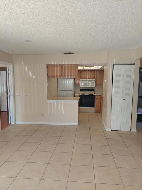 2412 SE Garden Ter #201, Port Saint Lucie, FL 34952