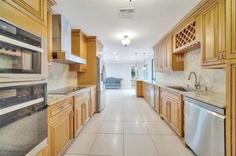 8525 Menteith Ter, Miami Lakes, FL 33016 photo 5