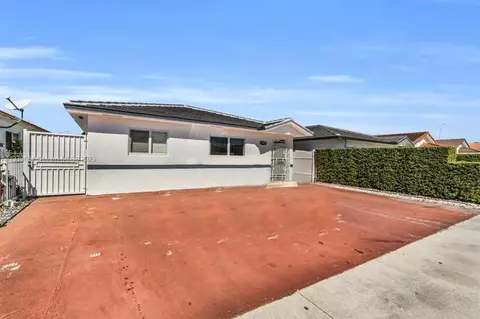2449 W 71st Pl, Hialeah, FL 33016