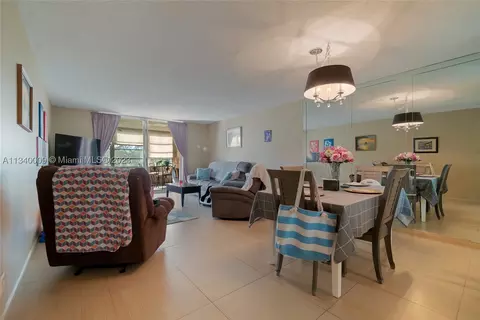 7210 Lake Cir Dr #207, Margate, FL 33063