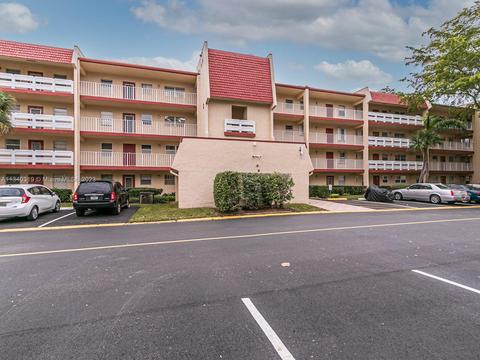 1005 Country Club Dr #407, Margate, FL 33063