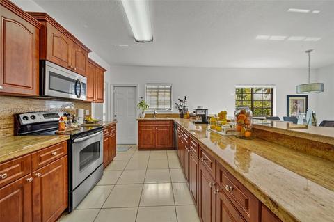 6460 E 3rd Ave, Hialeah, FL 33013 photo 10