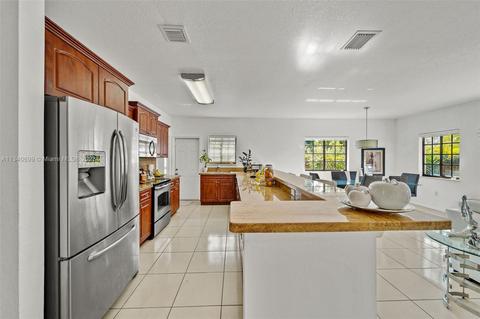 6460 E 3rd Ave, Hialeah, FL 33013 photo 9