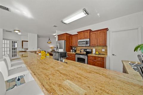 6460 E 3rd Ave, Hialeah, FL 33013 photo 11