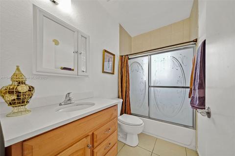 6460 E 3rd Ave, Hialeah, FL 33013 photo 25