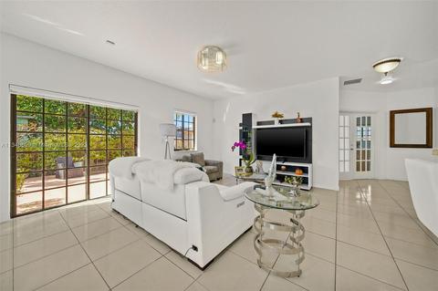 6460 E 3rd Ave, Hialeah, FL 33013 photo 14
