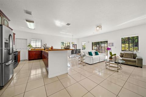 6460 E 3rd Ave, Hialeah, FL 33013 photo 8