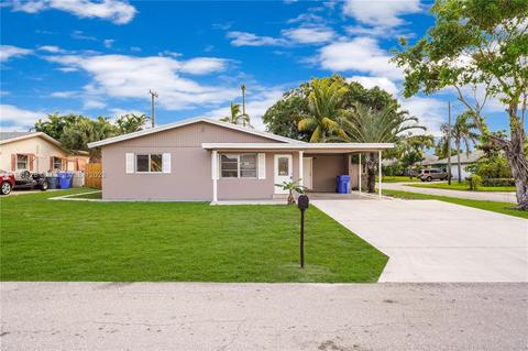 1142 Pine Tree Dr, Lantana, FL 33462