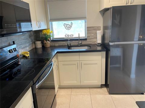 9480 Sunrise Lakes Blvd #207, Sunrise, FL 33322