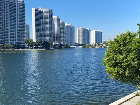 301 174th St #303, Sunny Isles Beach, FL 33160