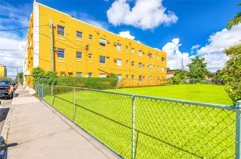 1037 NW 2nd St, Miami, FL 33128