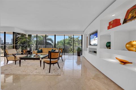 20281 E Country Club Dr #315, Aventura, FL 33180