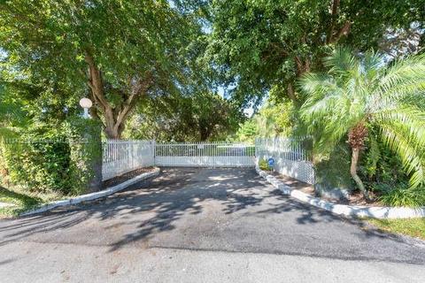12820 SW 62nd Ave, Pinecrest, FL 33156