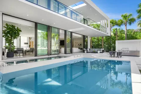 5777 Pinetree Dr, Miami Beach, FL 33140