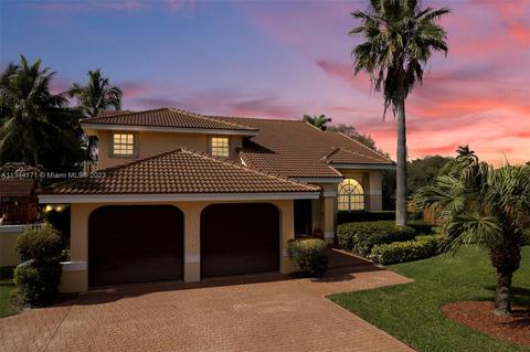 20100 Red Run Dr, Hialeah, FL 33015 photo 4