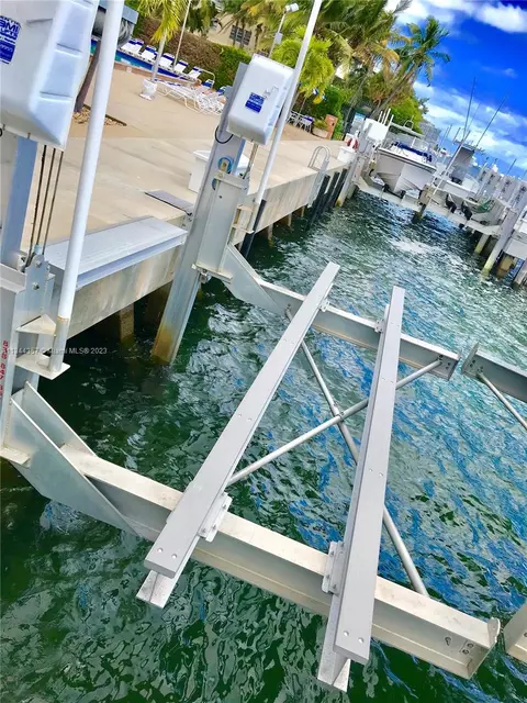 150 SE 25th, Miami, FL 33129