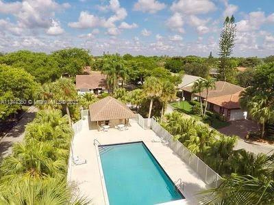 10935 Cypress Run Cir, Coral Springs, FL 33071