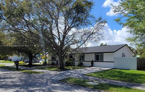 15664 SW 99th Ave, Miami, FL 33157 photo 3