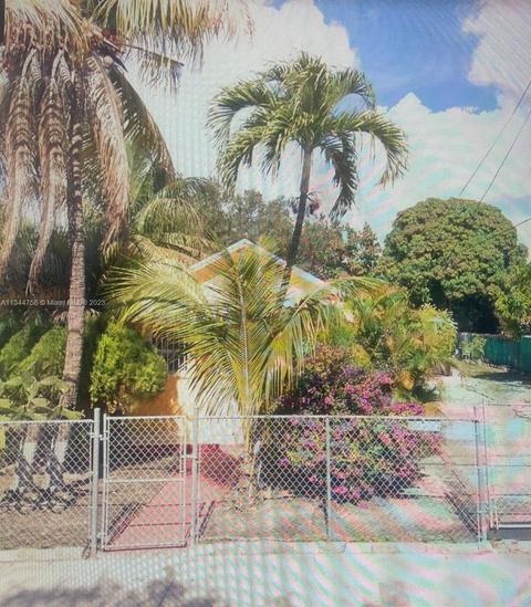 1467 NW 30th St, Miami, FL 33142