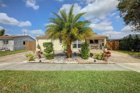 6851 Cody St, Hollywood, FL 33024