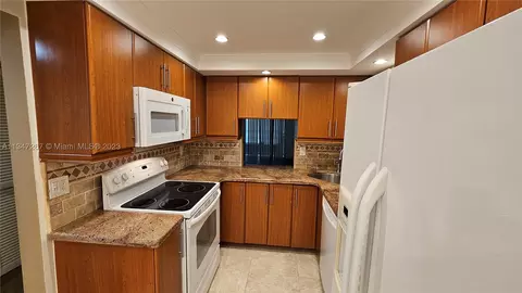 5801 NW 62nd Ave #112, Tamarac, FL 33319