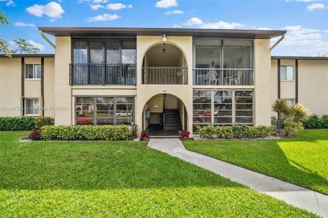 301 Pine Ridge Cir #D-2, Greenacres, FL 33463