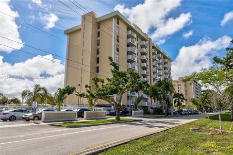 2020 NE 135th St #308, North Miami, FL 33181